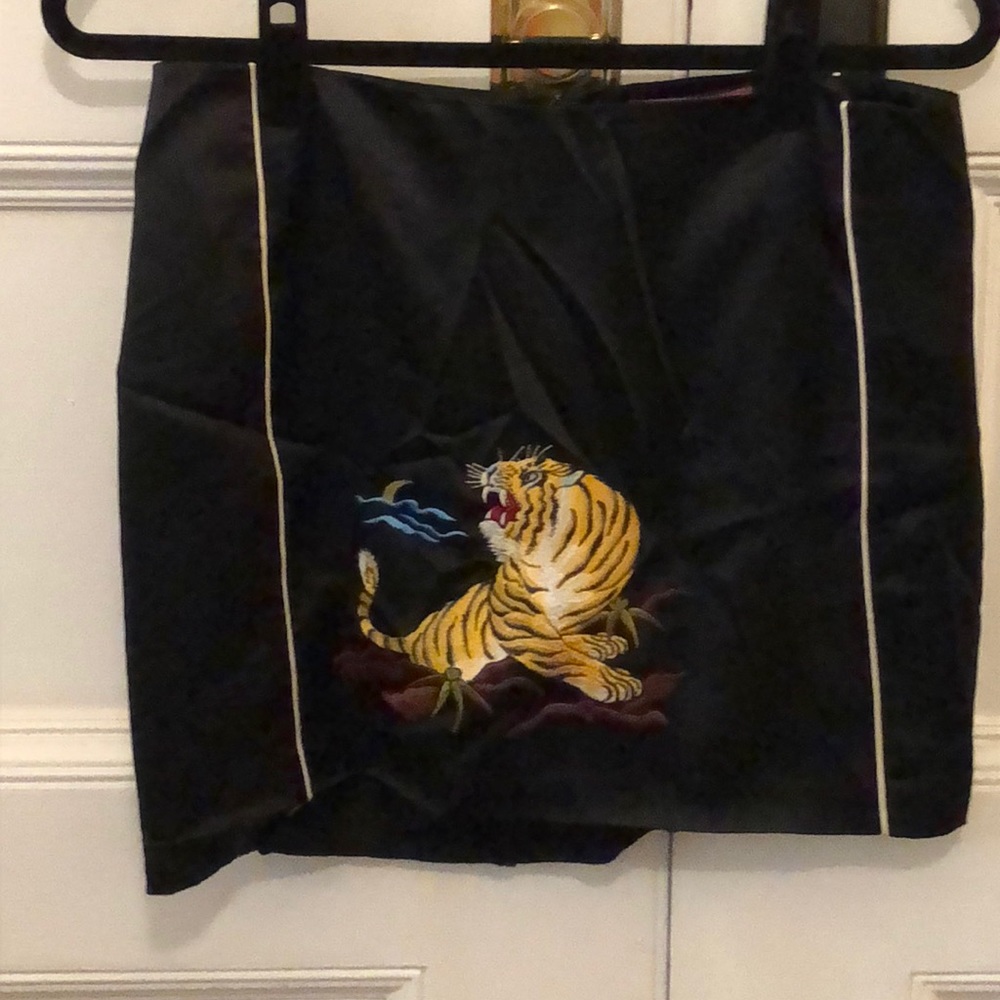 Satin embroidered skirt with tiger